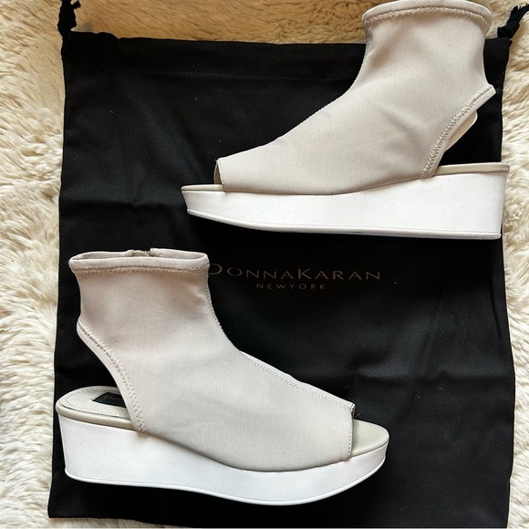 NEW Sz 6 Donna Karan Riviera Peep Toe Platform Sandal Stret Fly Knit Taupe - Picture 5 of 8